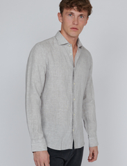 Matinique - MAmarc short - linen shirts - ghost gray - 2