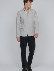 Matinique - MAmarc short - linen shirts - ghost gray - 3