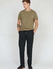 Matinique - MAbarton Pant - linen trousers - black - 3