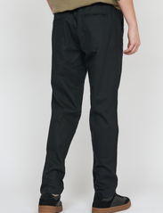 Matinique - MAbarton Pant - linen trousers - black - 4