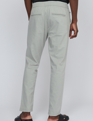 Matinique - MAbarton Pant - linen trousers - ghost gray - 4