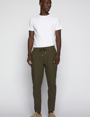 Matinique - MAbarton Pant - hørbukser - olive night - 3