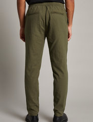 Matinique - MAbarton Pant - hørbukser - olive night - 4
