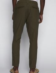 Matinique - MAbarton Pant - hørbukser - olive night - 5