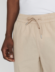Matinique - MAbarton Pant - linen trousers - simply taupe - 5