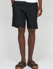 Matinique - MAbarton Short - linnen shorts - black - 2