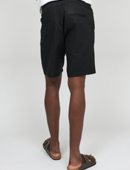 Matinique - MAbarton Short - linnen shorts - black - 4