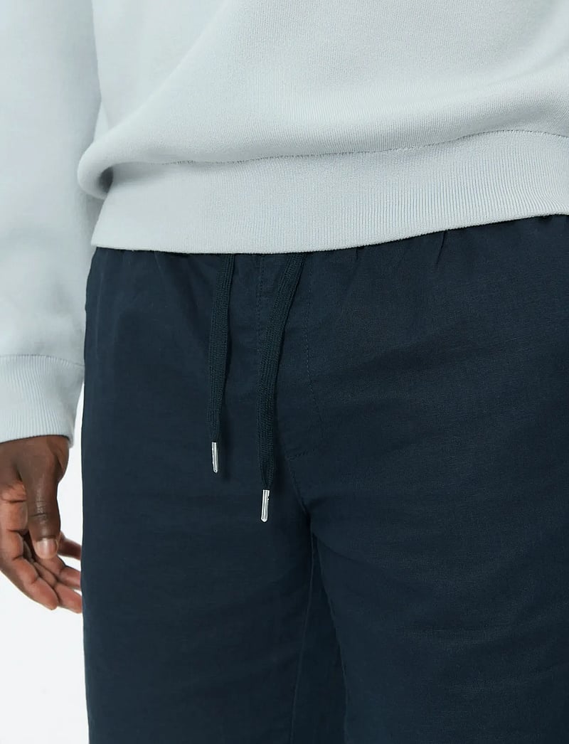 Matinique - MAbarton Short - linased lühikesed püksid - dark navy - 5