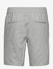 Matinique - MAbarton Short - linen shorts - ghost gray - 1