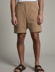 Matinique - MAdouglas Short - casual shorts - rich beige - 2