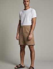 Matinique - MAdouglas Short - casual shorts - rich beige - 3
