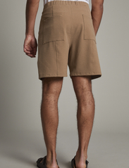 Matinique - MAdouglas Short - casual shorts - rich beige - 4