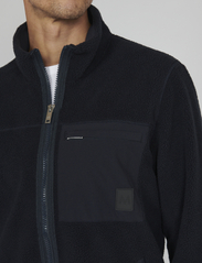 Matinique - MAisaac Zipper - mid layer jackets - dark navy - 3