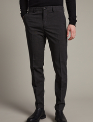 Matinique - MAliam Pant - Ülikonnapüksid - dark grey melange - 2