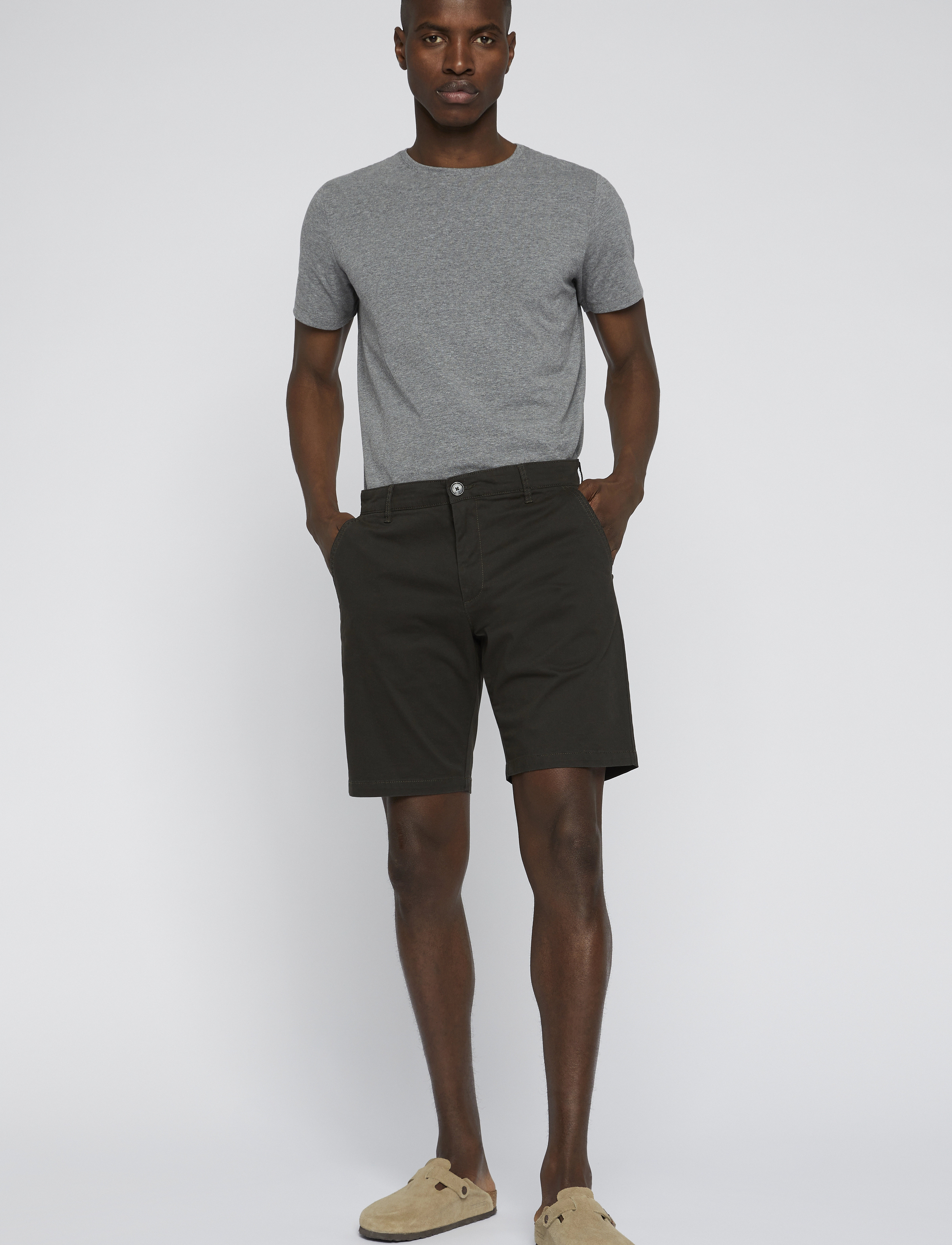 Matinique - MAthomas Short - chinos shorts - dark olive - 3