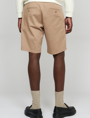 Matinique - MAthomas Short - chinos shorts - light beige - 4