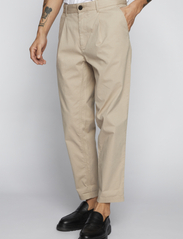 Matinique - MAcolton P Pant - chinos - simply taupe - 2