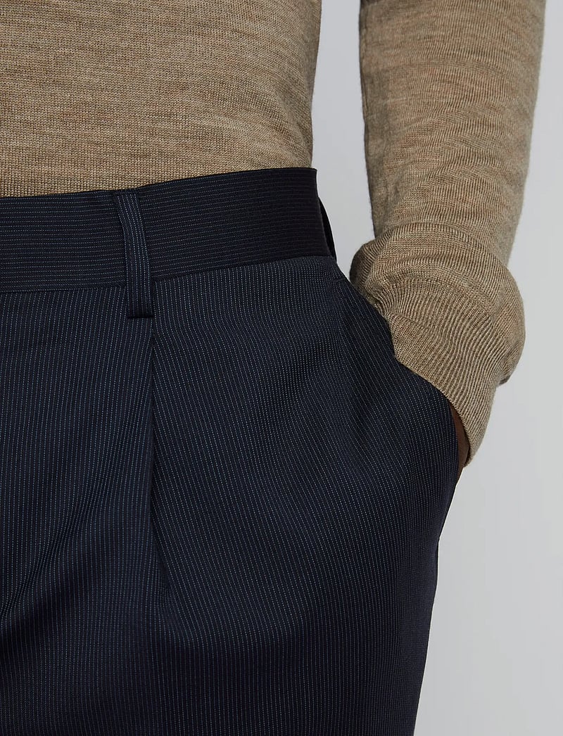 Matinique - MAweller Pleat Pant - anzugshosen - dark navy - 5