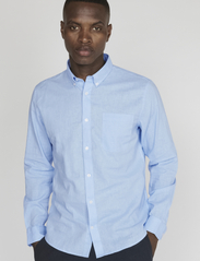 Matinique - MAtrostol BD - linen shirts - chambray blue - 4
