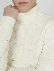 Matinique - MAroll pattern Heritage - megztiniai su aukšta apykakle - broken white - 5