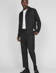 Matinique - MAweller Pleat Pant 73 - casual bukser - black - 4