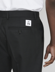Matinique - MAweller Pleat Pant 73 - ikdienas bikses - black - 7