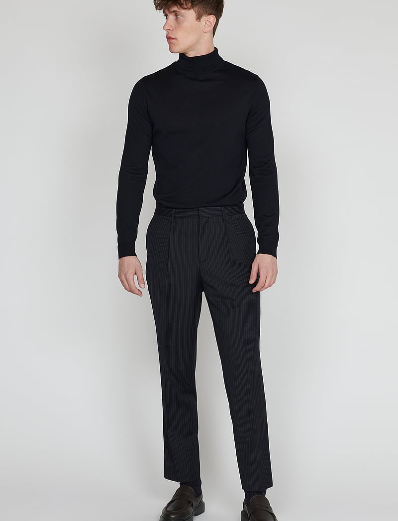 Matinique - MAweller Pleat Pant - habitbukser - dark navy - 3