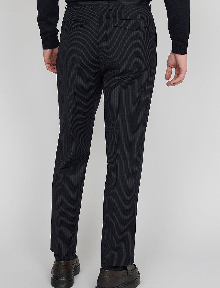 Matinique - MAweller Pleat Pant - Ülikonnapüksid - dark navy - 5