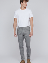 Matinique - MApete - tapered jeans - ghost gray - 3
