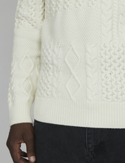 Matinique - MAroll pattern - džemperi ar augstu apkakli - broken white - 5