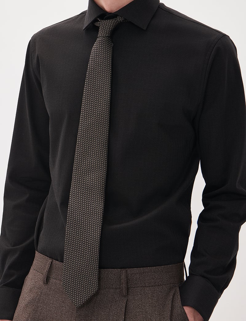 Matinique - MAmarc N - kostymskjortor - black - 5