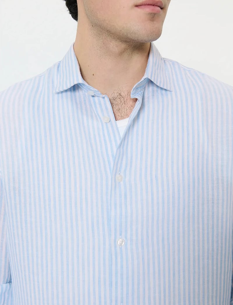 Matinique - MAmarc short - stribede skjorter - chambray blue - 4