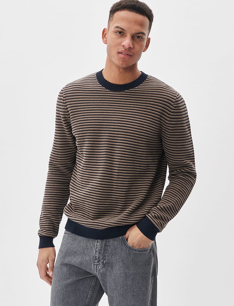 Matinique - MAtriton - rundhals - morel - 0