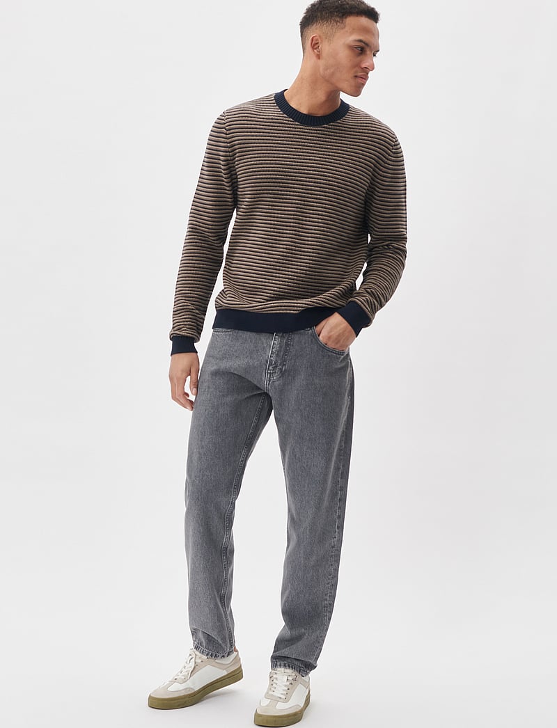 Matinique - MAtriton - rundhals - morel - 3