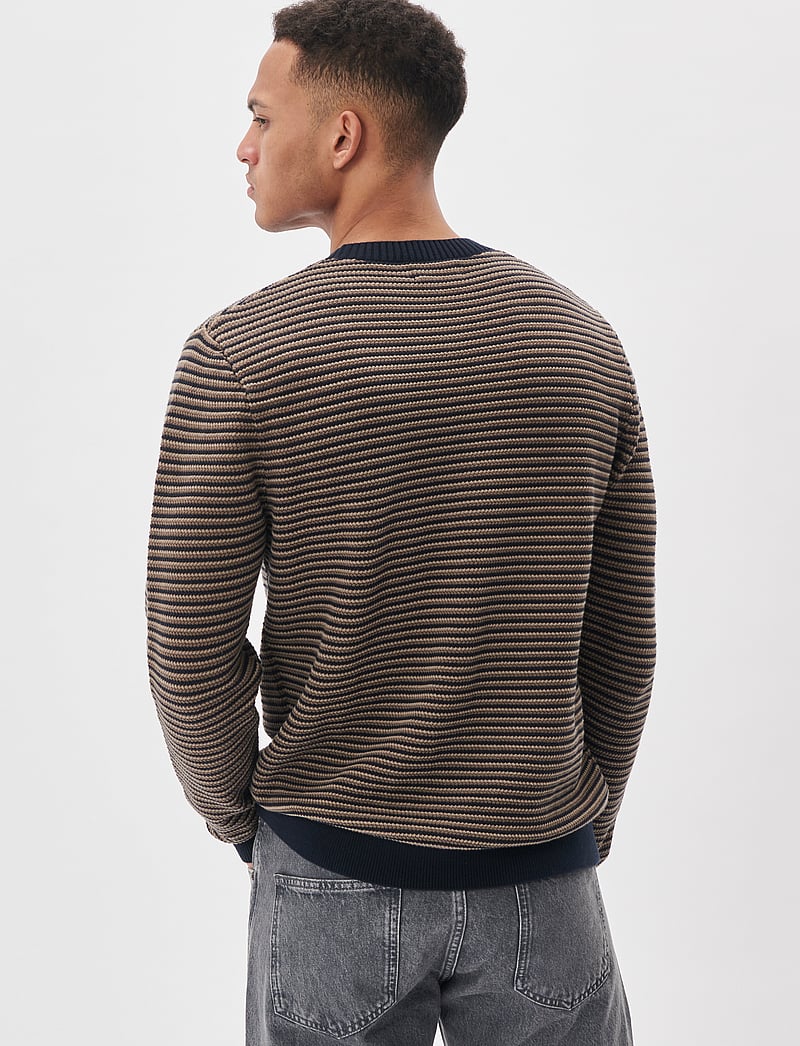 Matinique - MAtriton - rundhals - morel - 4