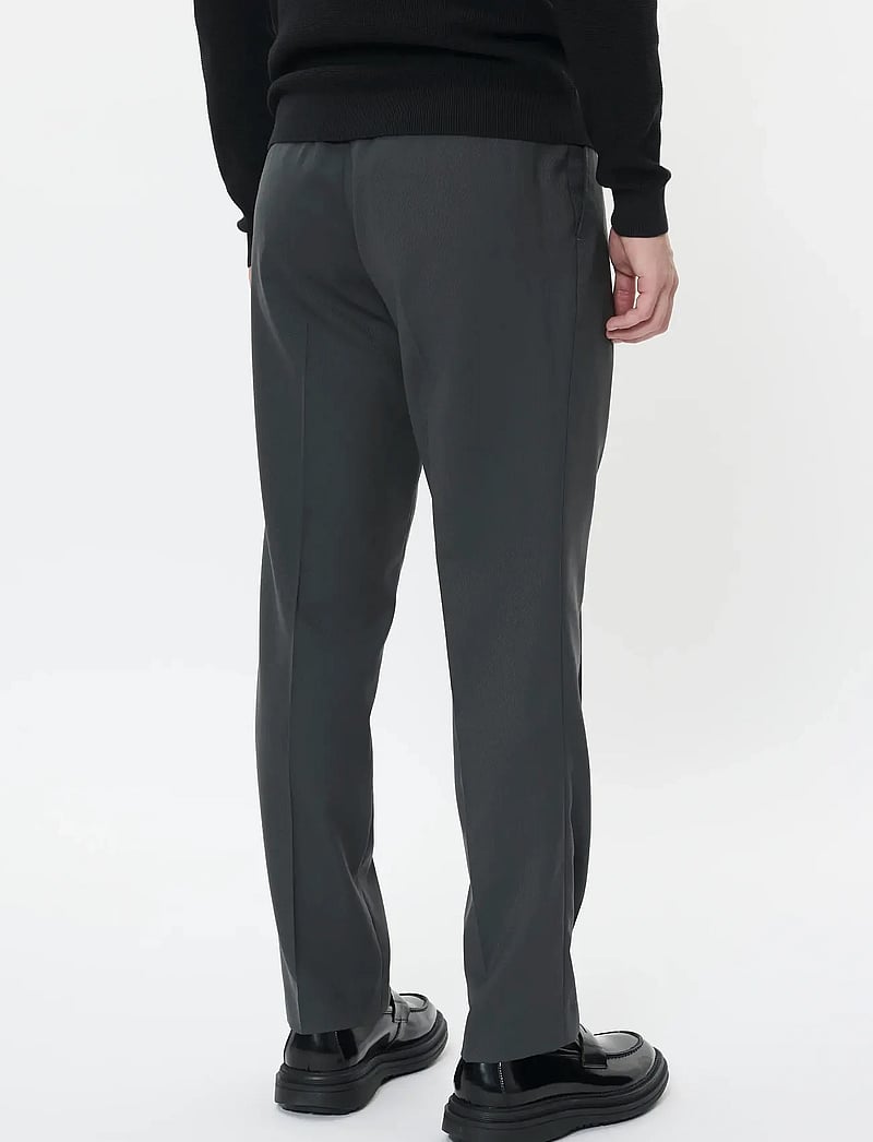 Matinique - MAweller Pleat Pant - Ülikonnapüksid - black oyster - 3