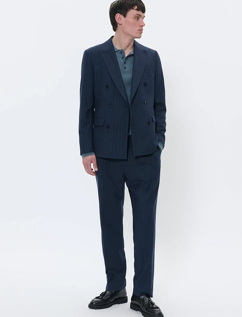 Matinique - MAweller Pleat Pant - Ülikonnapüksid - dark navy - 2