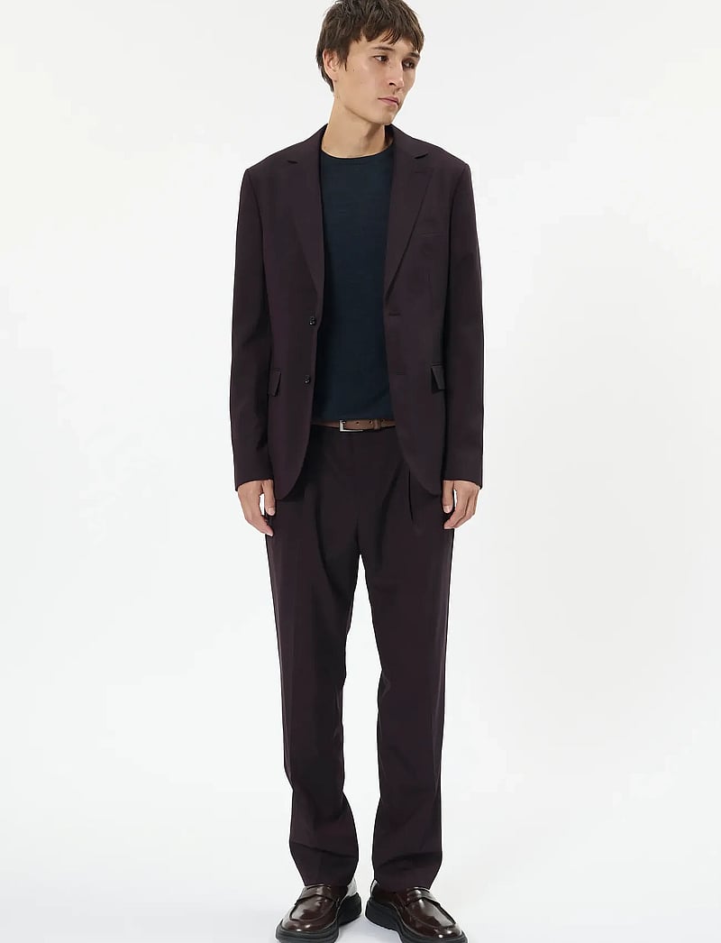 Matinique - MAweller Pleat Pant - Ülikonnapüksid - claret - 2