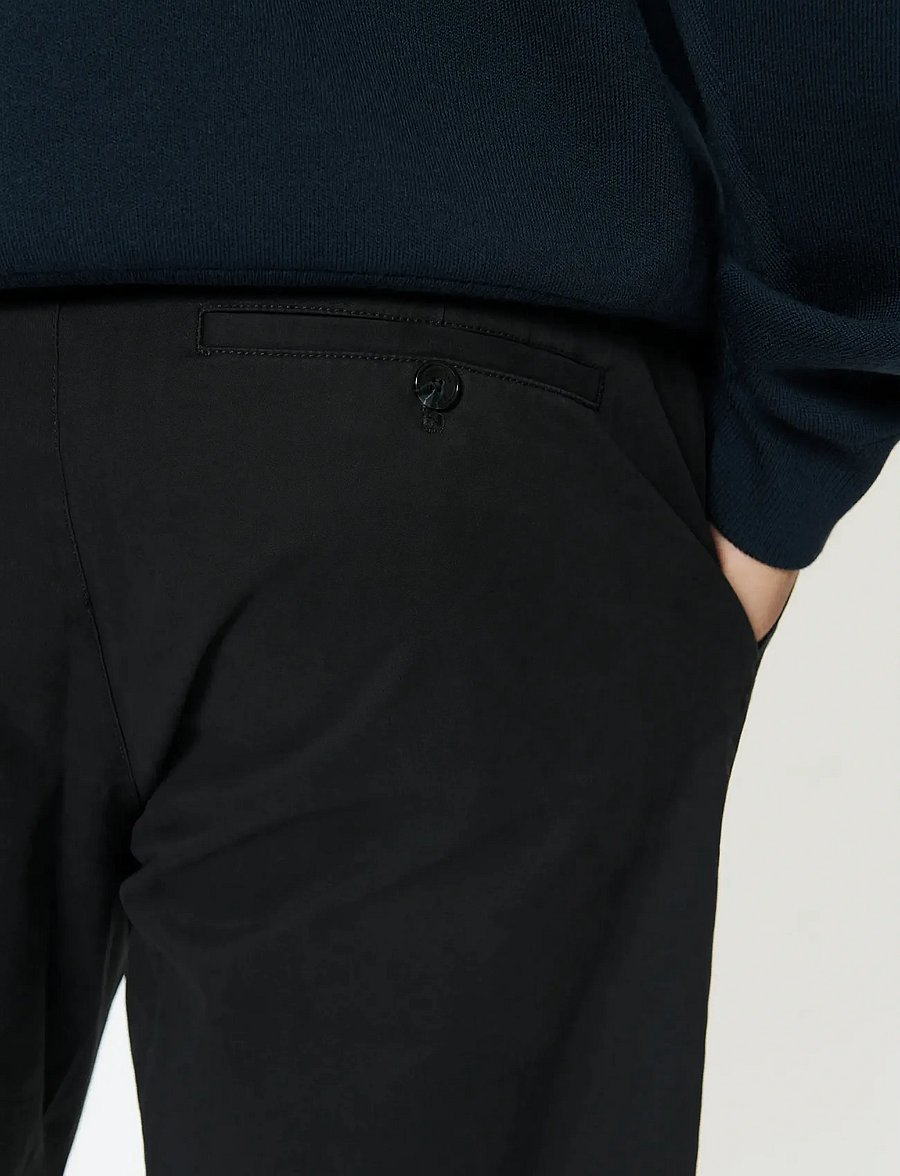 Matinique - MAlevo Chino Short - chinos shorts - black - 5