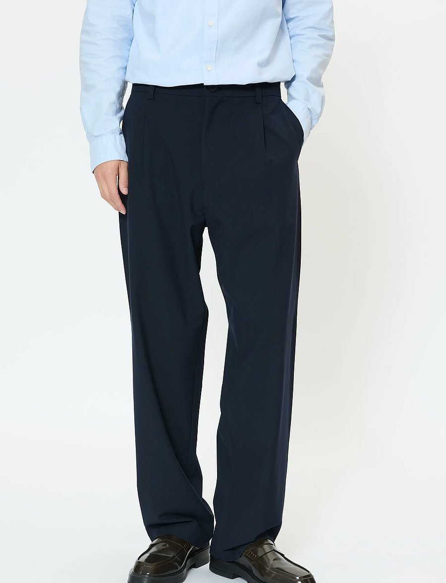 Matinique - MAChino Pleat Pants - Ülikonnapüksid - dark navy - 0
