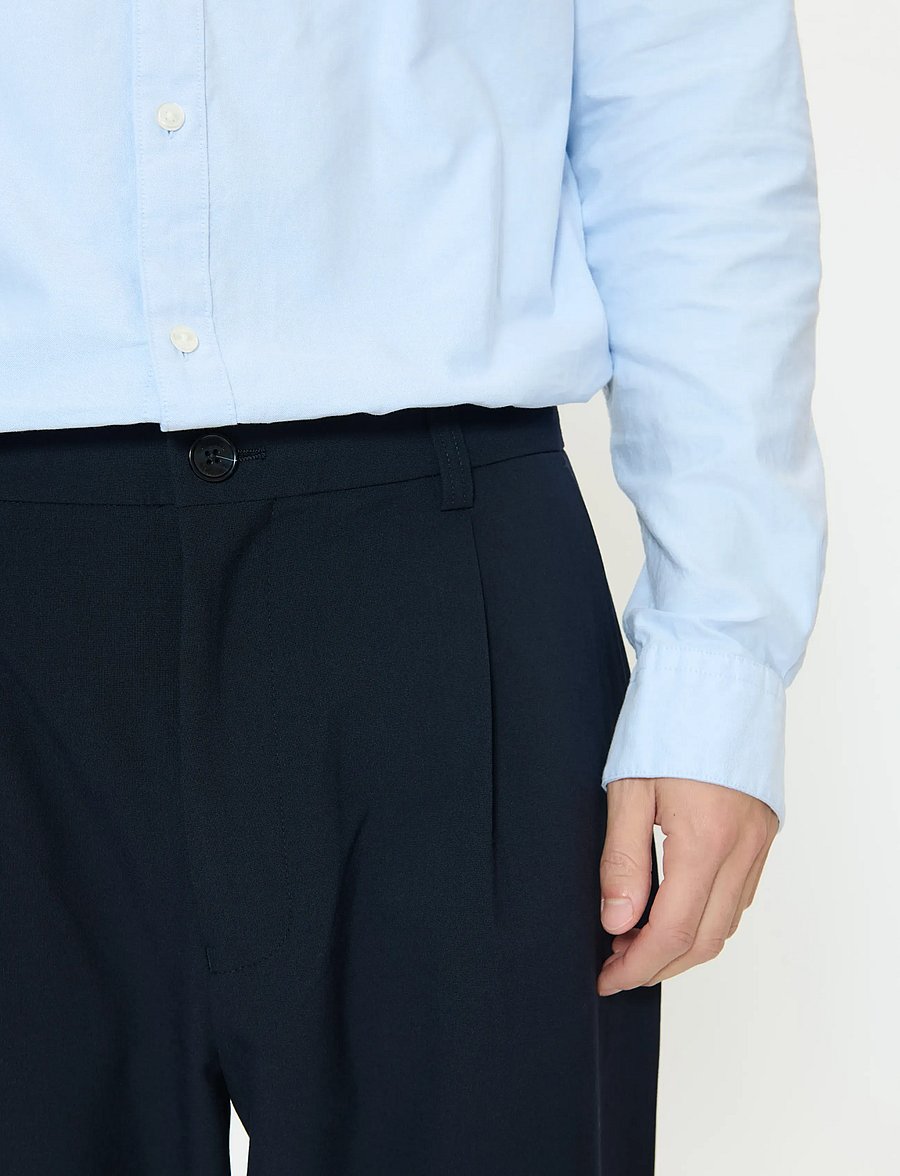 Matinique - MAChino Pleat Pants - Ülikonnapüksid - dark navy - 5
