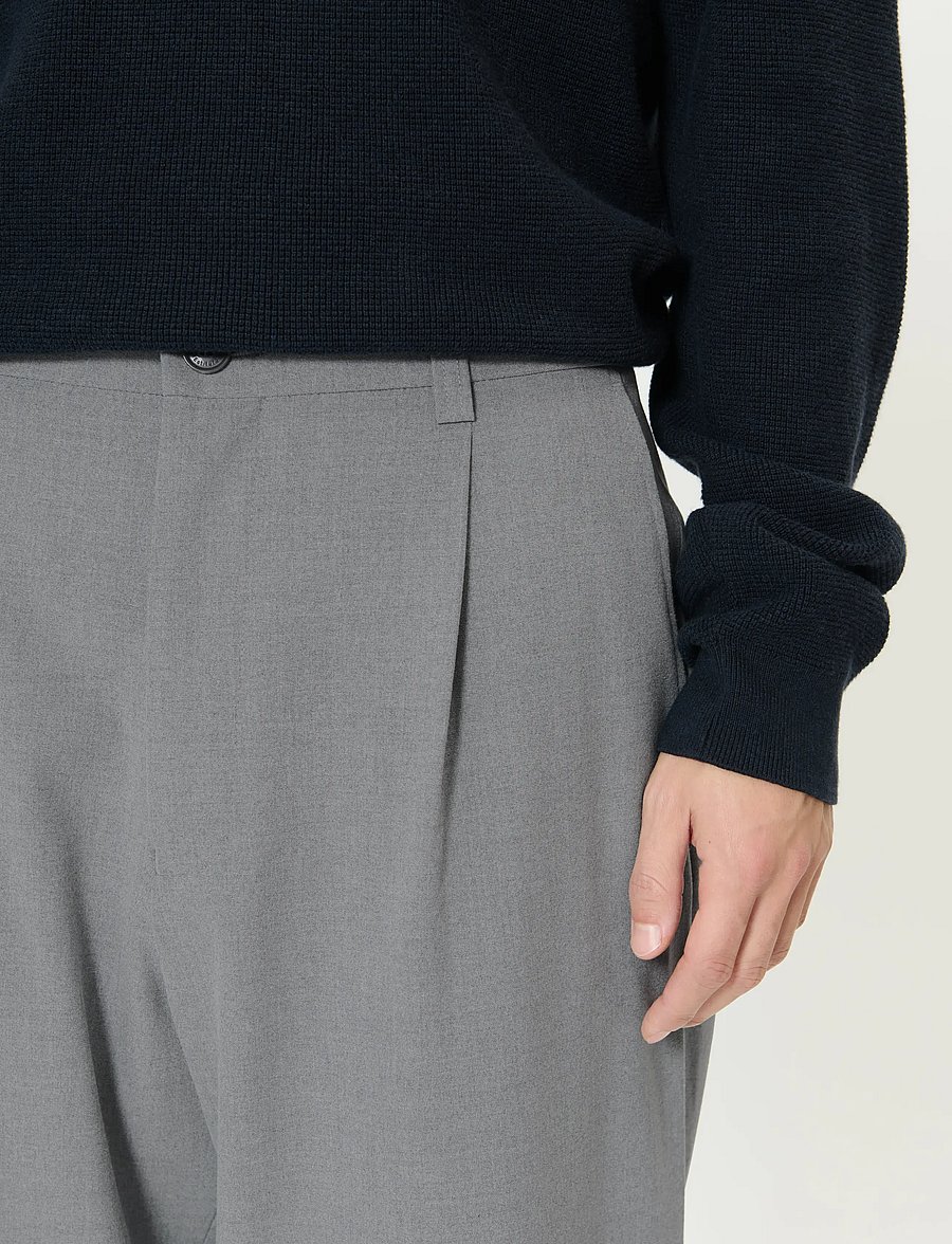 Matinique - MAChino Pleat Pants - Ülikonnapüksid - smoked pearl - 5