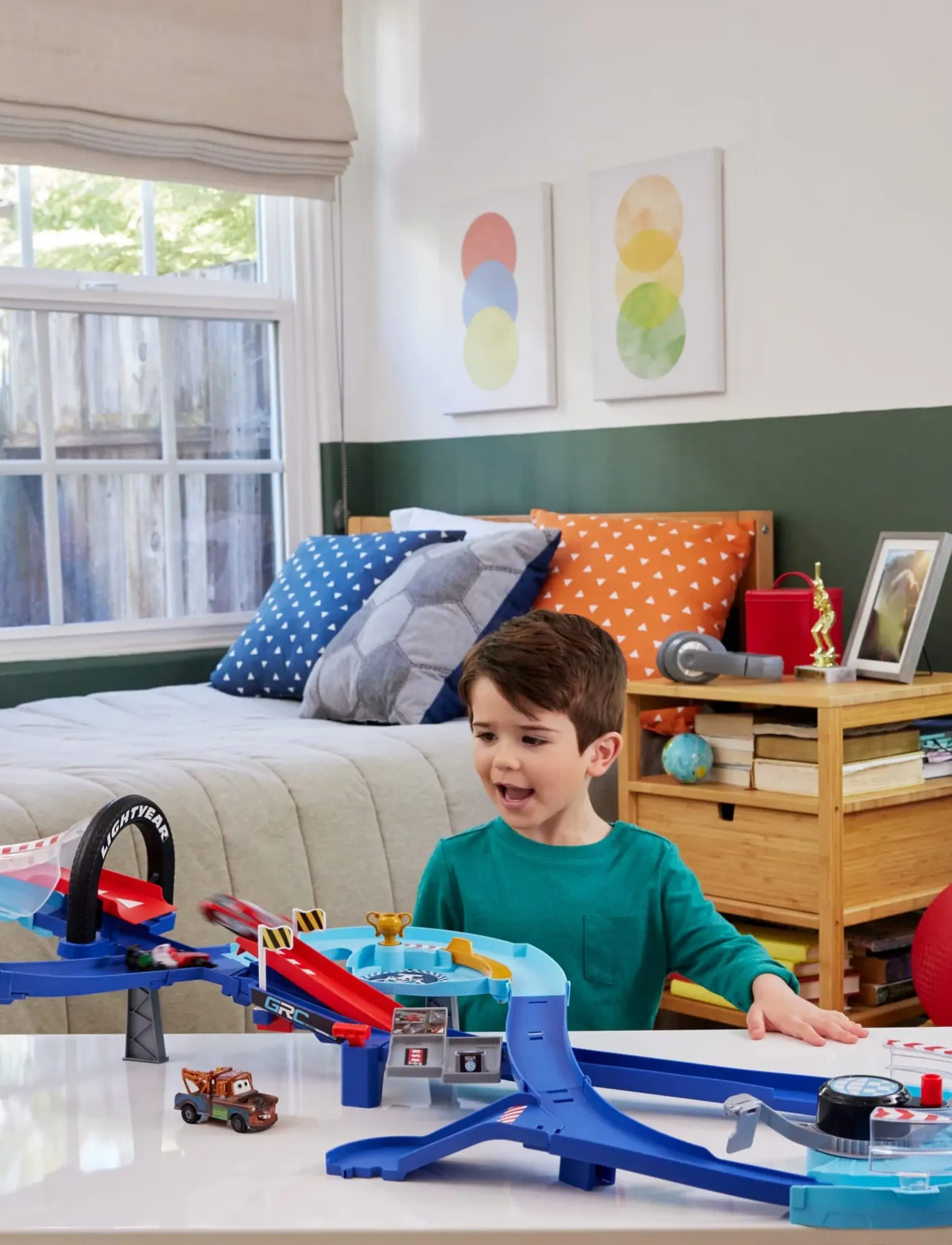 Bilar - Disney Pixar Cars Global Racers Cup GRC Jumping Raceway Playset - bilbanor - multi color - 0