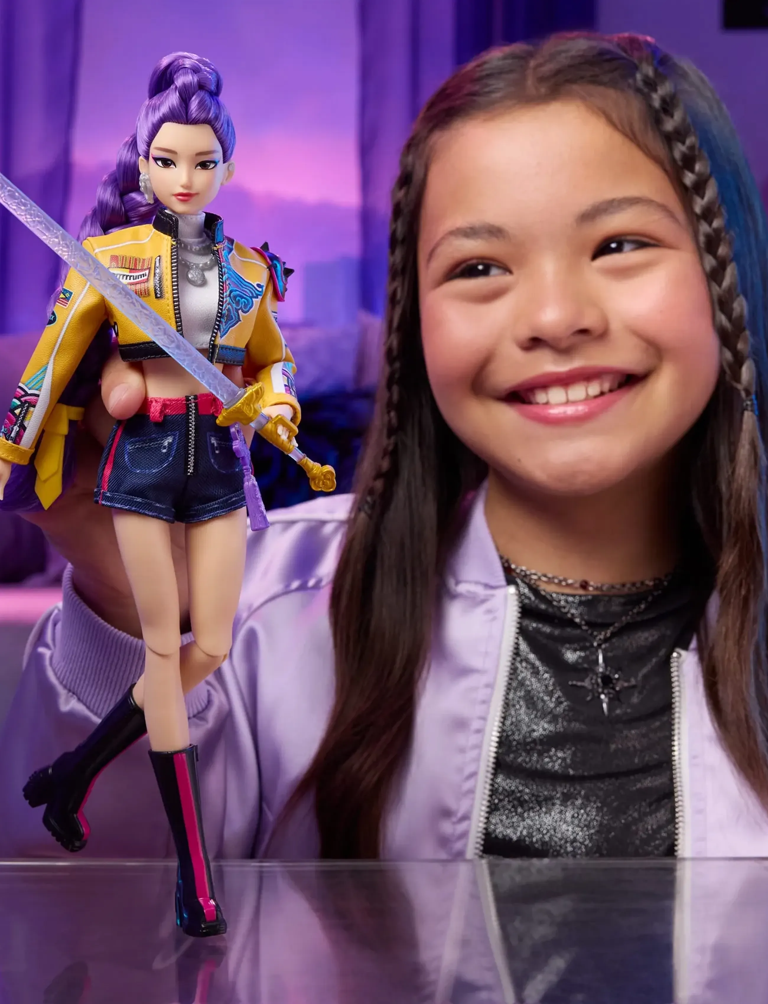 Demon Hunters - KPop Demon Hunters HUNTR/X Rumi Fashion Doll in Removable Look with Themed Movie Accessories - action-figuren - multicolor - 0