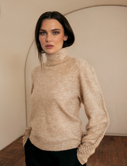 MAUD - Ava knit - džemperi ar augstu apkakli - sand - 4