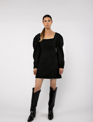 MAUD - Lisa Dress - festkläder till outletpriser - black - 2