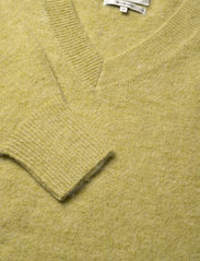 MAUD - Anne Knit Sweater - strikkegensere - green - 5