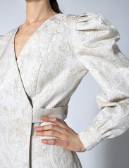 MAUD - Bella Dress - odzież imprezowa w cenach outletowych - off white - 6