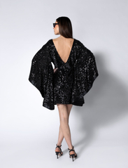 MAUD - Kimono Dress - kleitas ar vizuļiem - black - 4