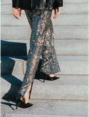 MAUD - Sandra Trouser - bikses ar platām starām - silver - 6